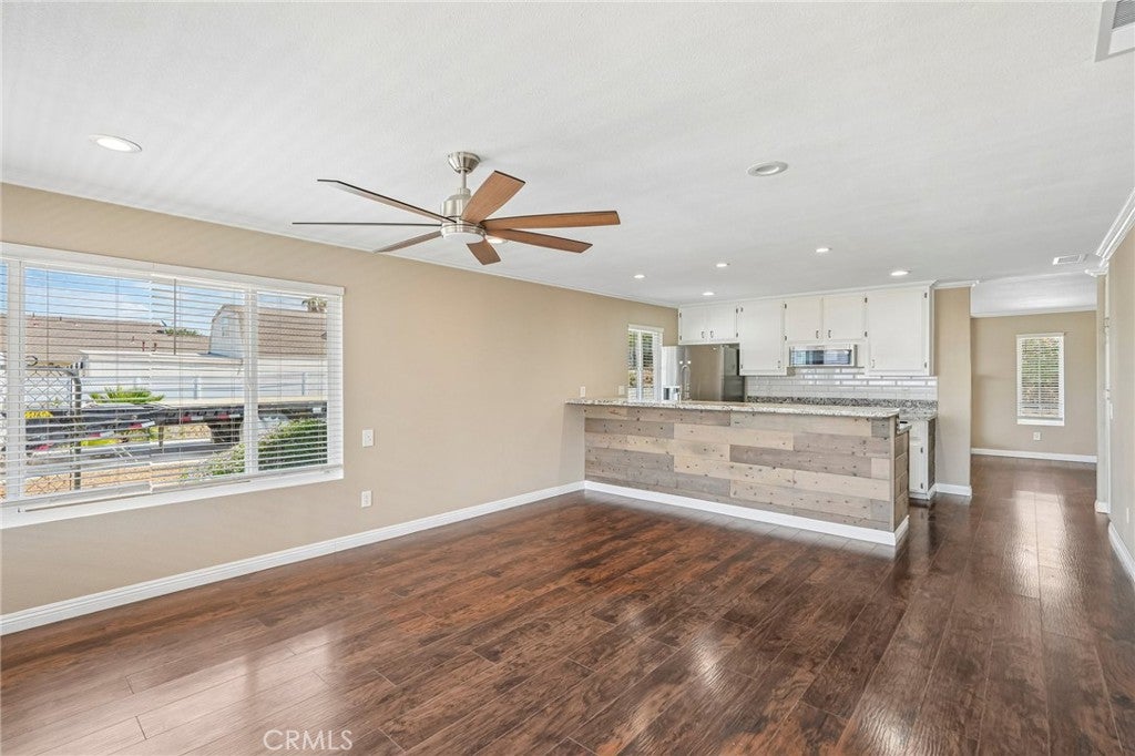 14342 Laurel