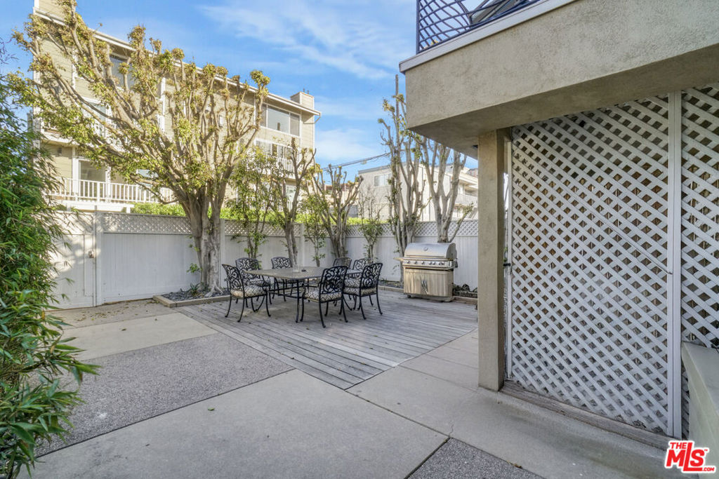 11 19th Avenue