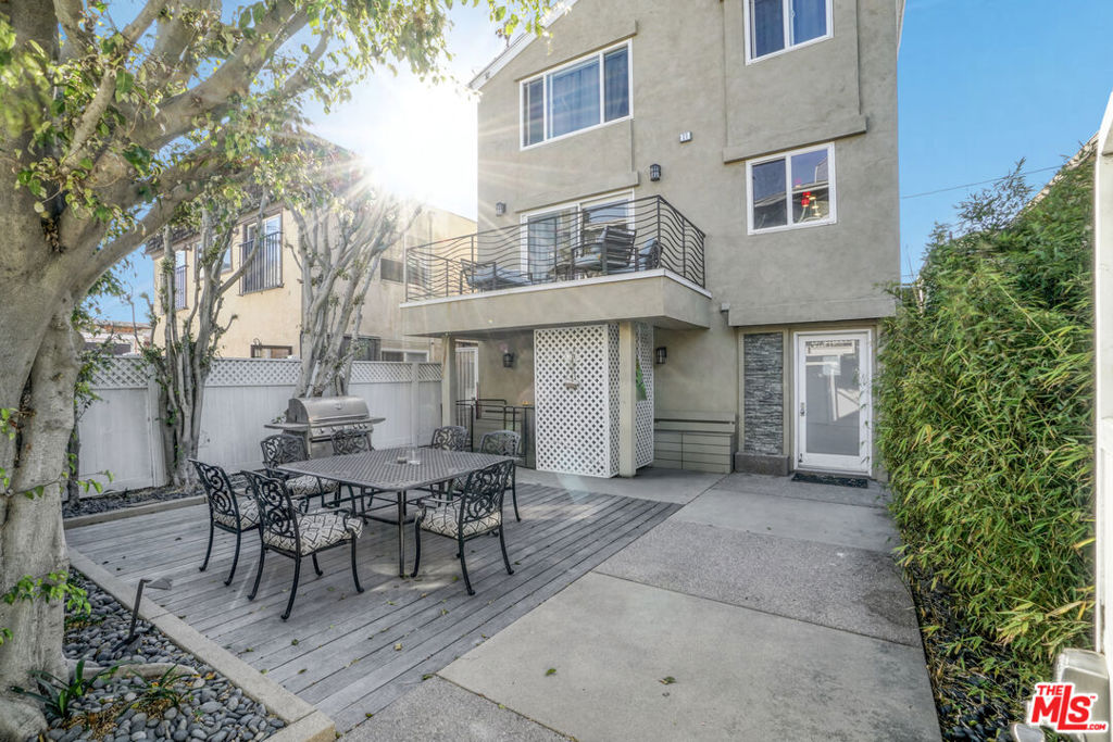 11 19th Avenue