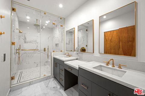 Photo of 106 N Croft Avenue #301, Los Angeles, CA 90048 (MLS # 26668811)