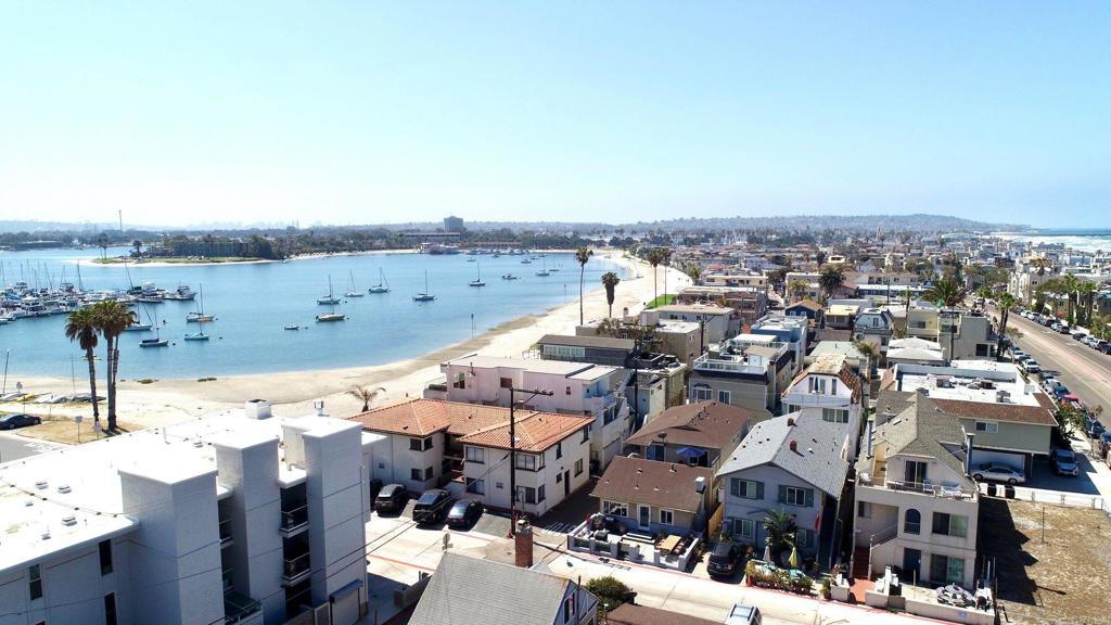 3492 Bayside Lane