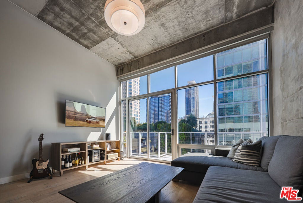 645 W 9th Street