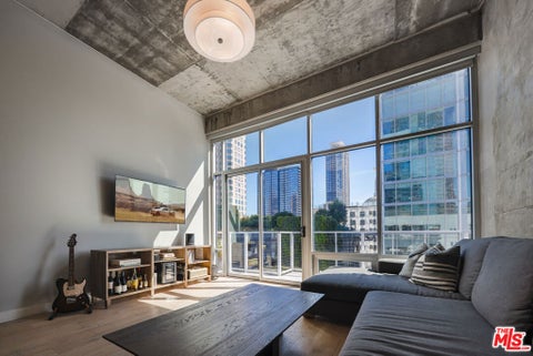 Photo of 645 W 9th Street #723, Los Angeles, CA 90015 (MLS # 26104611)