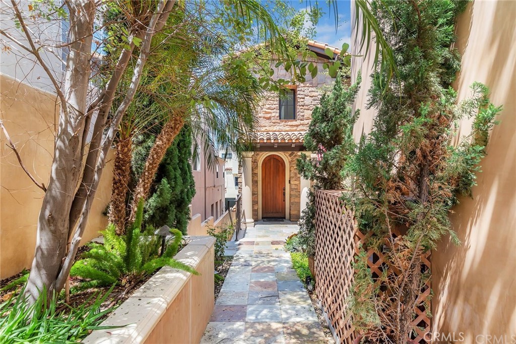 Corona del Mar South of PCH (CDMS) - Residential Lease