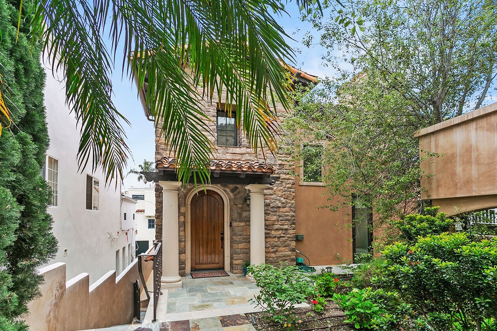 Corona del Mar South of PCH (CDMS) - Residential Lease