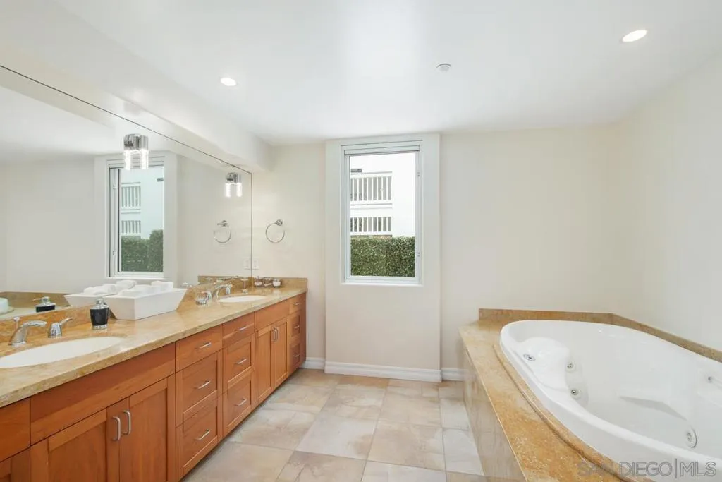 La Jolla, California 92037, United States, 3 Bedrooms Bedrooms, ,3 BathroomsBathrooms,Residential,Active,214940