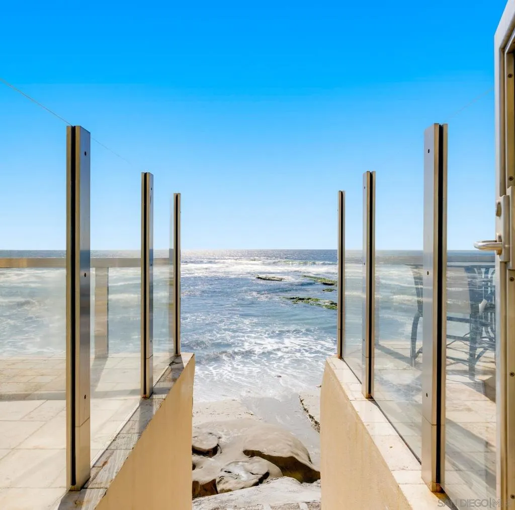 La Jolla, California 92037, United States, 3 Bedrooms Bedrooms, ,3 BathroomsBathrooms,Residential,Active,214940