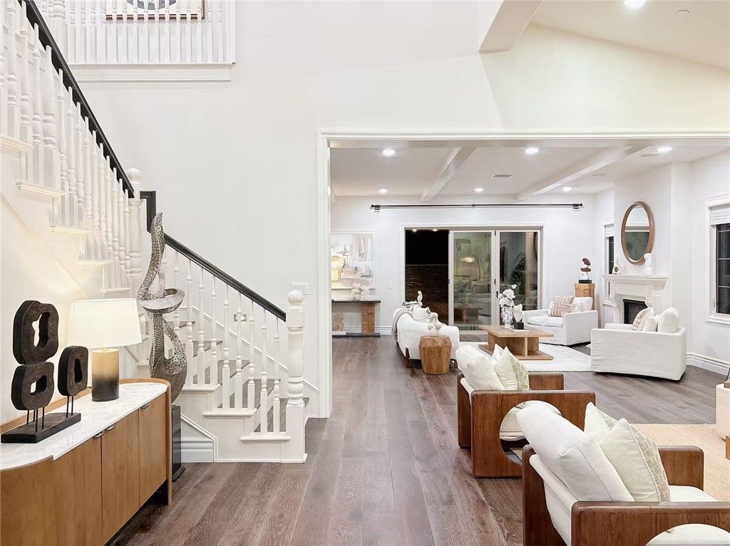 Photo of 22 Shadybend, Irvine, CA 92602 (MLS # TR26054568)