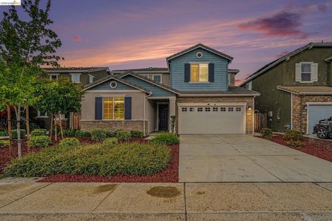 Photo of 225 Cold Creek Dr, Oakley, CA 94561 (MLS # 41131976)