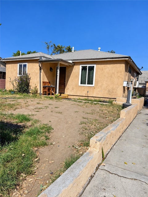Photo of 8536 Cayuga Avenue, Sun Valley, CA 91352 (MLS # SR26221606)