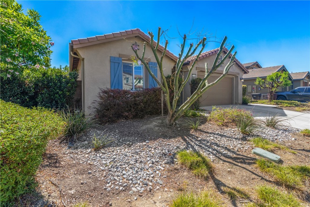 37568 River Oats Lane
