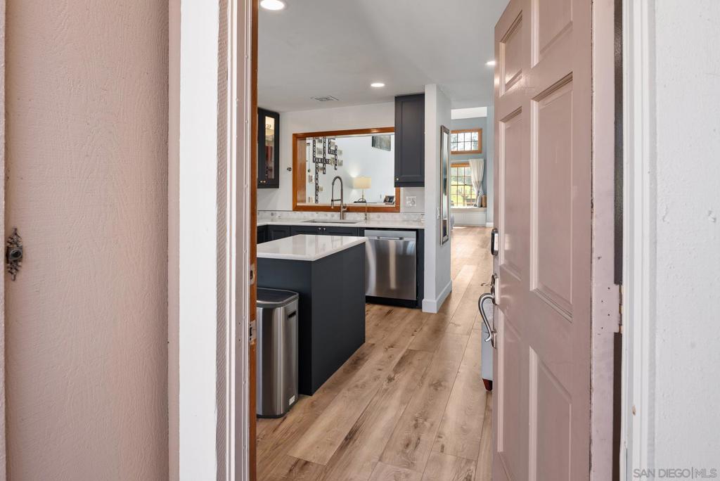 8647 Circle R Valley Ln