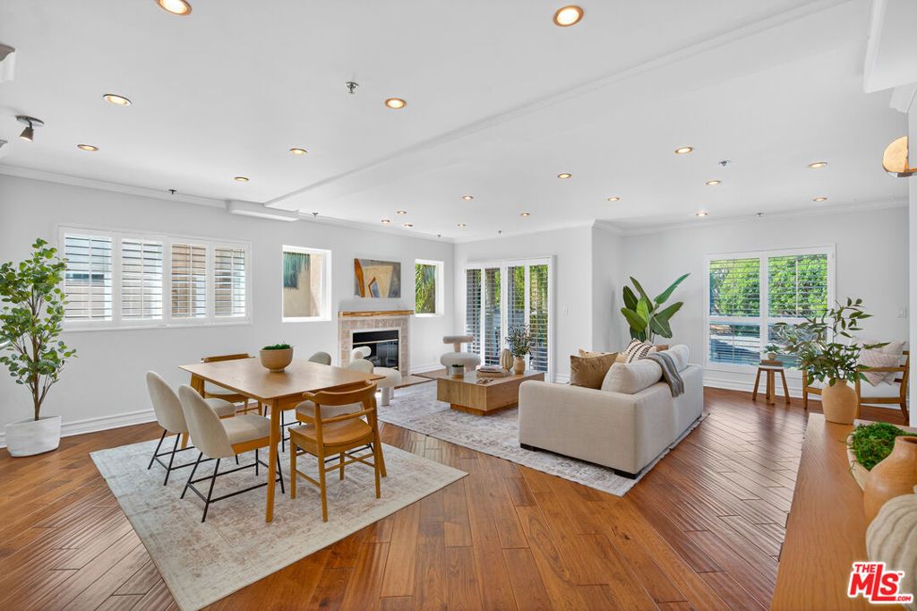 Photo of 2480 S Centinela Avenue #302, Los Angeles, CA 90064 (MLS # 25586001)