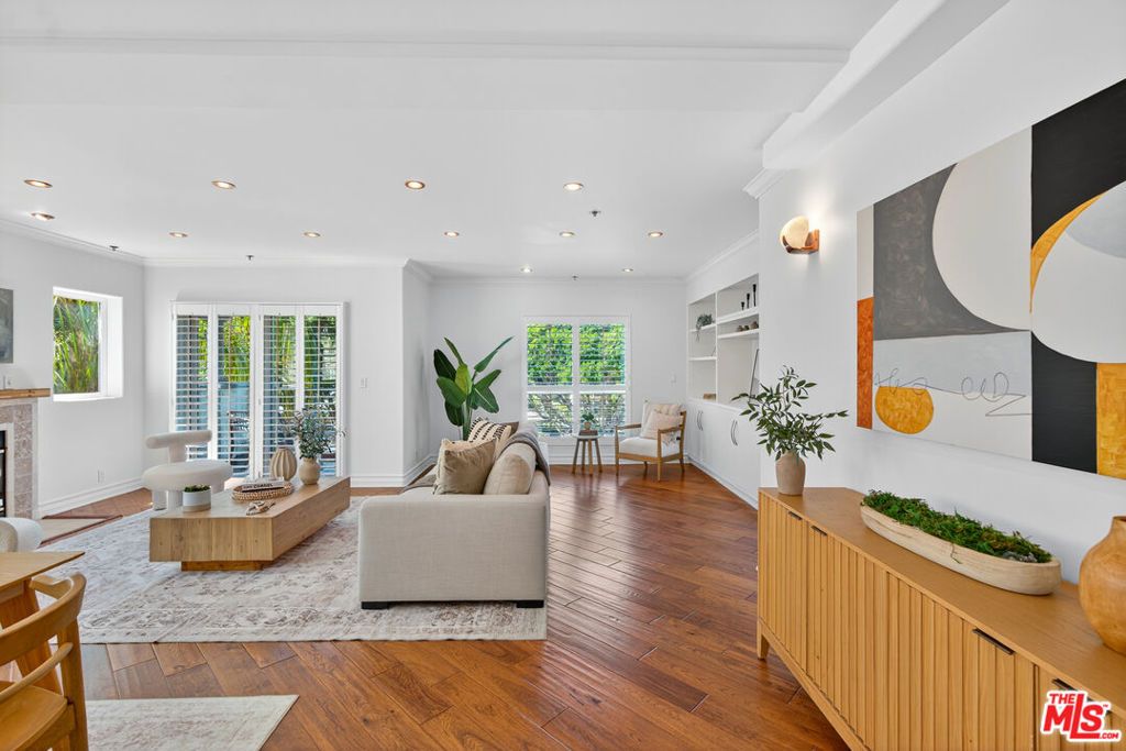 Photo of 2480 S Centinela Avenue #302, Los Angeles, CA 90064 (MLS # 25586001)