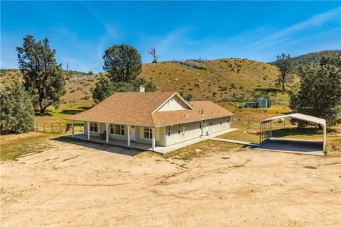 Photo of 46472 Kings Canyon Rd Rd, Lancaster, CA 93536 (MLS # SR26058604)
