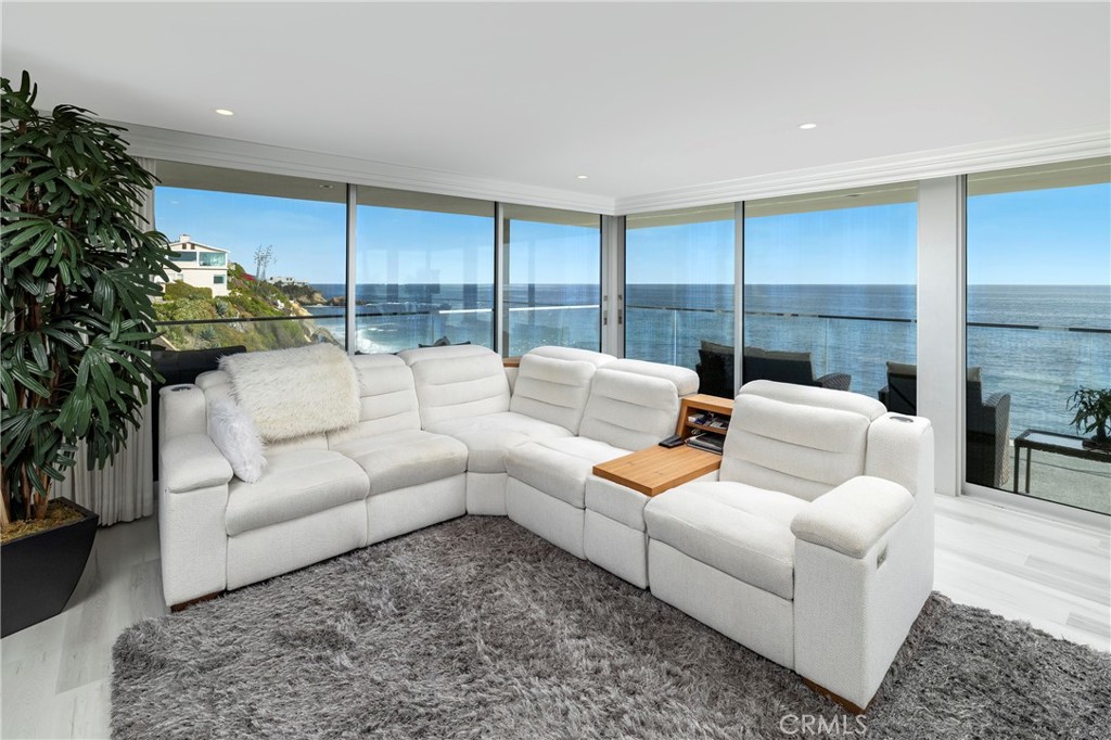 1585 S Coast 31