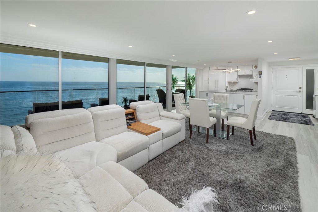 1585 S Coast 31