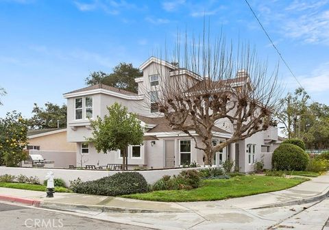 Photo of 1938 Westminster Ave, Costa Mesa, CA 92627 (MLS # OC25276469)