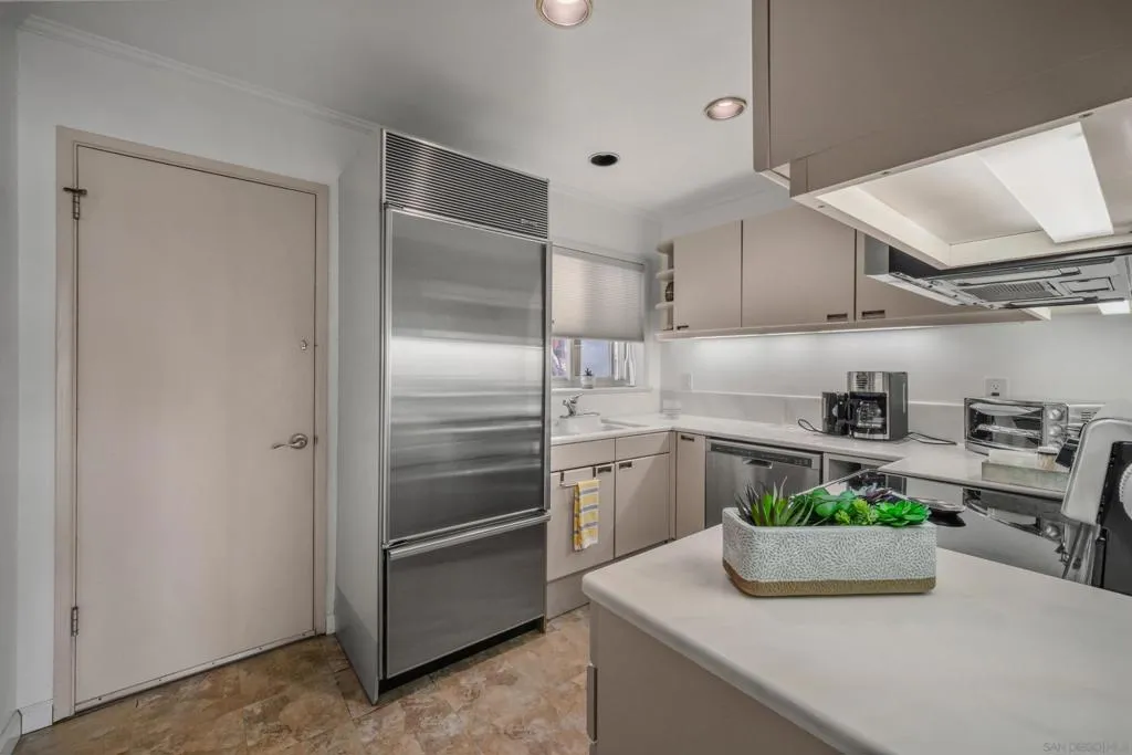 La Jolla, California 92037, United States, 2 Bedrooms Bedrooms, ,2 BathroomsBathrooms,Residential,Active,152887