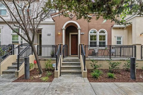 Photo of 2382 Winepol Loop, San Jose, CA 95125 (MLS # ML82033471)