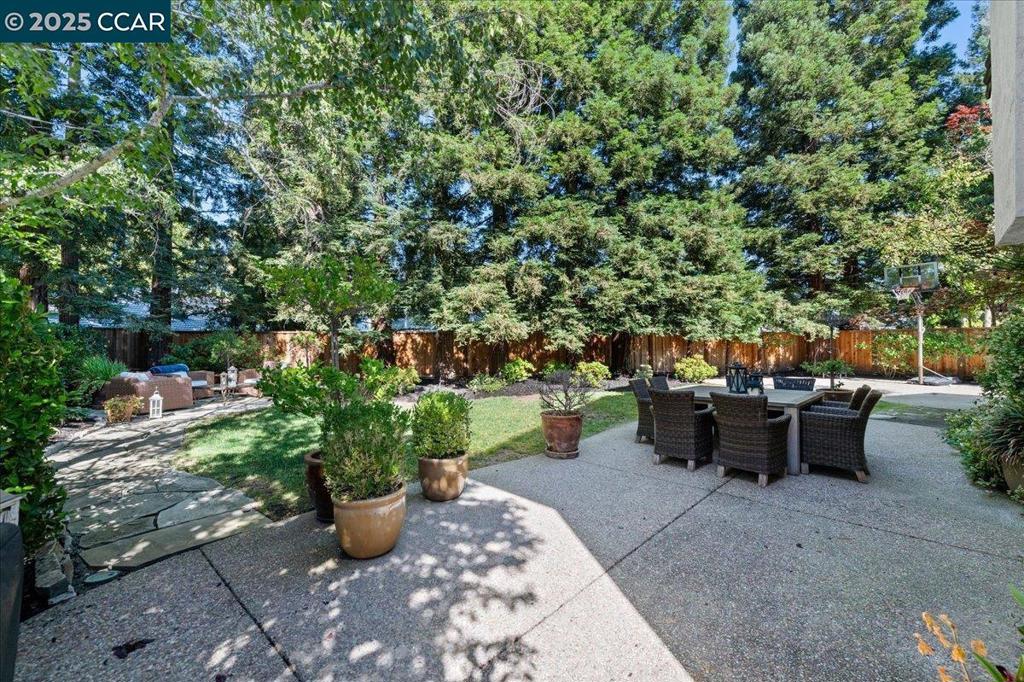 Properties 2 433 Stoneybrook Ct