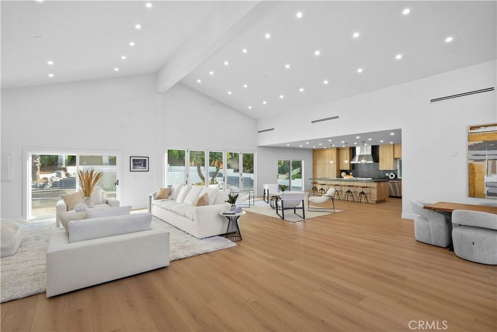 Photo of 4230 Alonzo Avenue, Encino, CA 91316 (MLS # SR25216590)