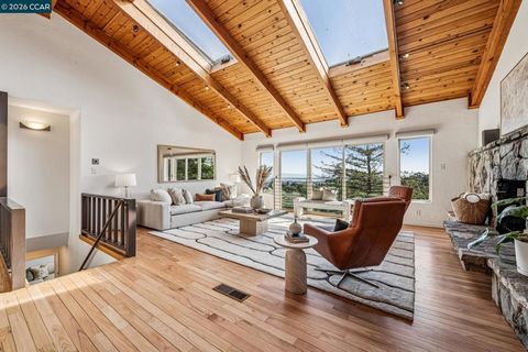Photo of 3203 Monterey Blvd BLVD, Oakland, CA 94602 (MLS # 41133955)
