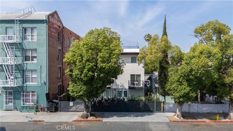 Photo of 1035 N Serrano Ave, Los Angeles, CA 90029 (MLS # SR26079227)