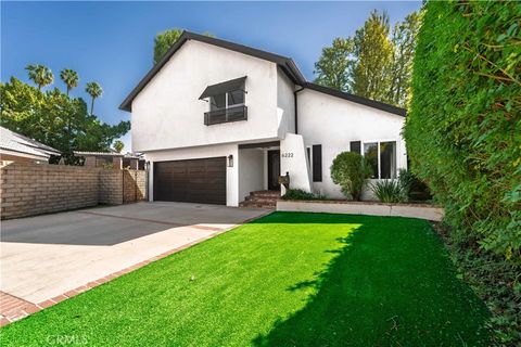 Photo of 6222 Wynne Ave, Tarzana, CA 91335 (MLS # SR26049540)