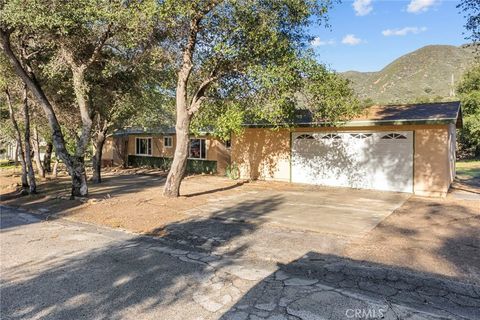 Photo of 39407 Calle El Fuente, Green Valley, CA 91390 (MLS # SR26028077)