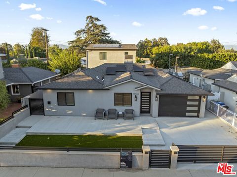 Photo of 17443 Valerio Street, Van Nuys, CA 91406 (MLS # 25615379)