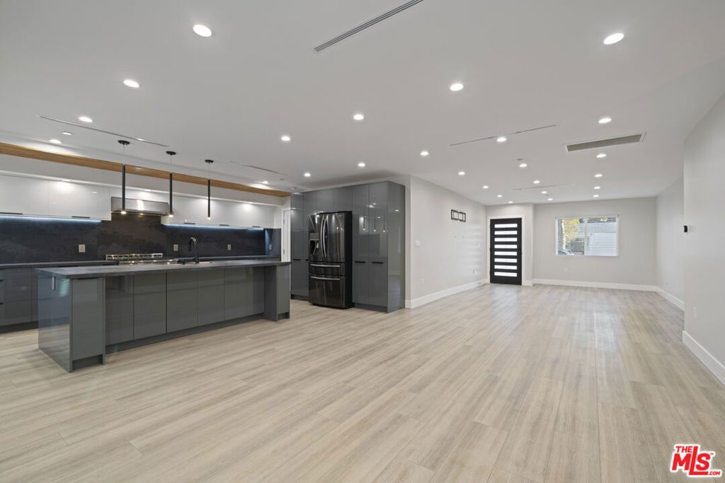 Photo of 17443 Valerio Street, Van Nuys, CA 91406 (MLS # 25615379)