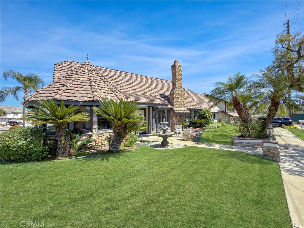 1571 N Santiago Boulevard