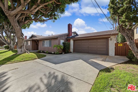 Photo of 18612 Rayen Street, Northridge, CA 91324 (MLS # 26101771)