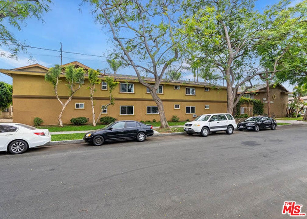 1800 W Glencrest Avenue