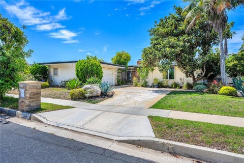 Photo of 30327 Via Cambron, Rancho Palos Verdes, CA 90275 (MLS # PV26190705)