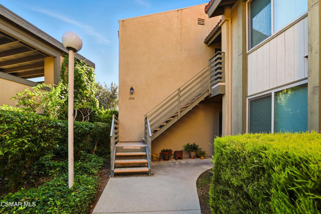 Photo of 245 Oakleaf Drive #205, Thousand Oaks, CA 91360 (MLS # 225005351)
