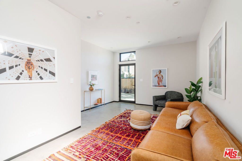 Photo of 609 Broadway Street, Venice, CA 90291 (MLS # 26633107)