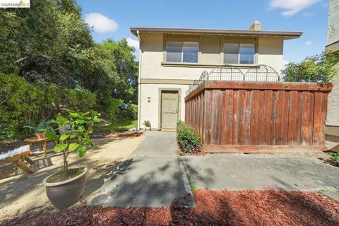 Photo of 1368 Ridgecrest Rd Rd, Pinole, CA 94564 (MLS # 41127075)