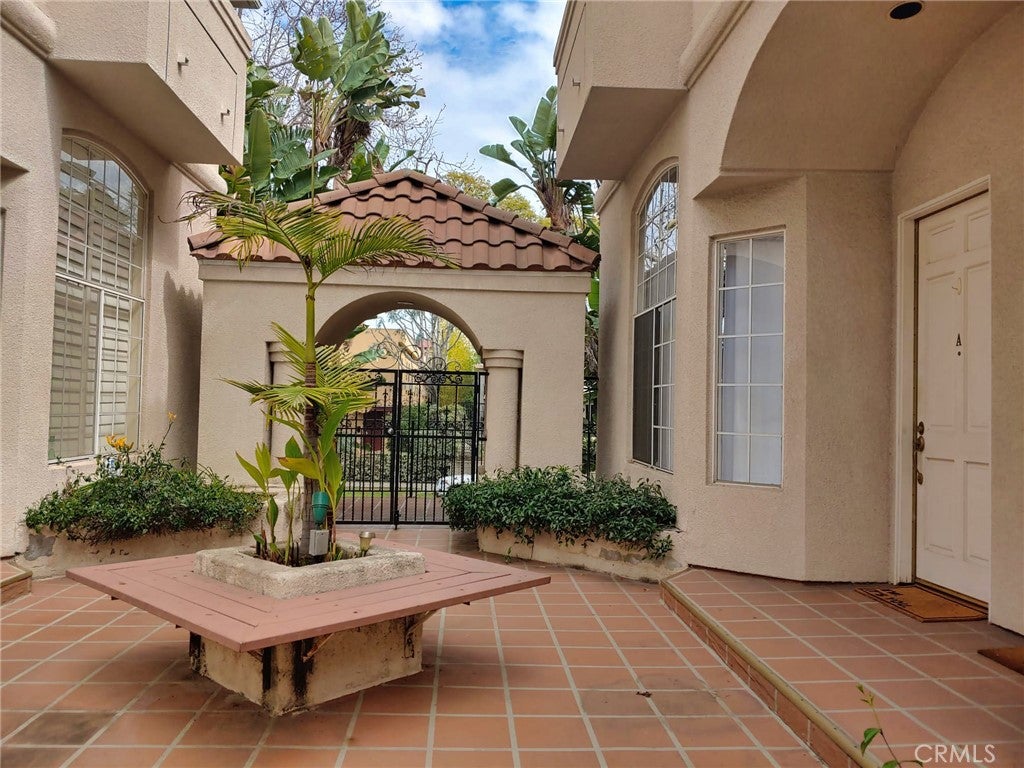 813 N Martel Avenue 2, Los Angeles CA 90046
