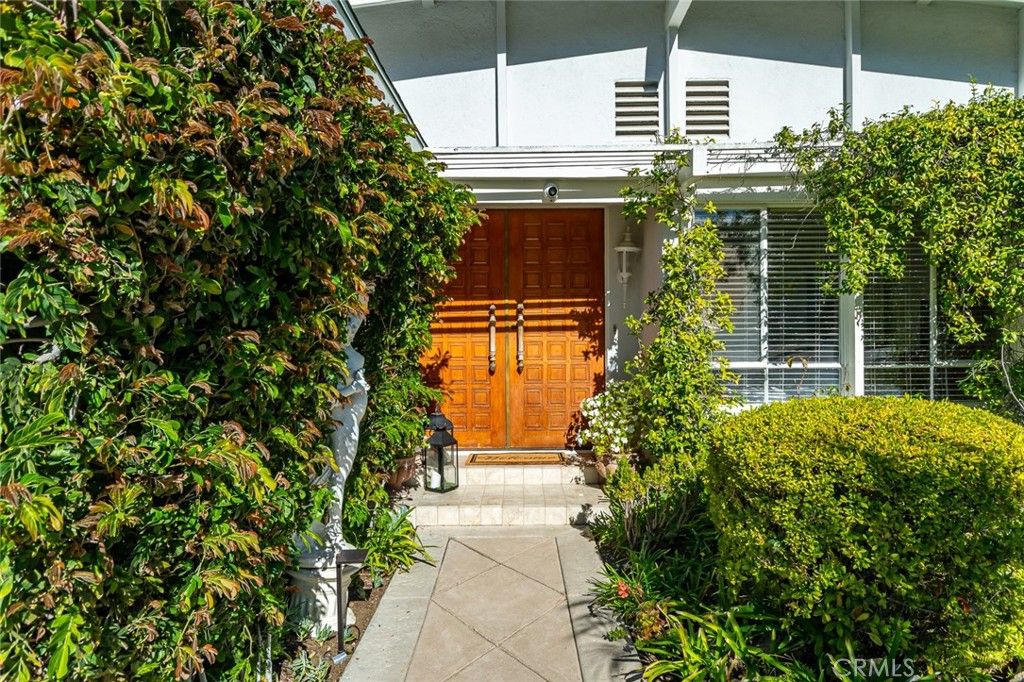 Photo of 11567 Dona Dorotea, Studio City, CA 91604 (MLS # GD25273064)
