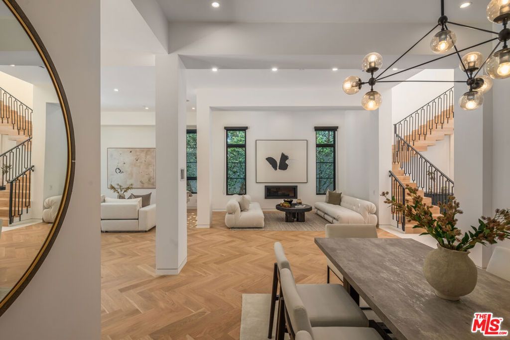 listing image 130729675610370243940