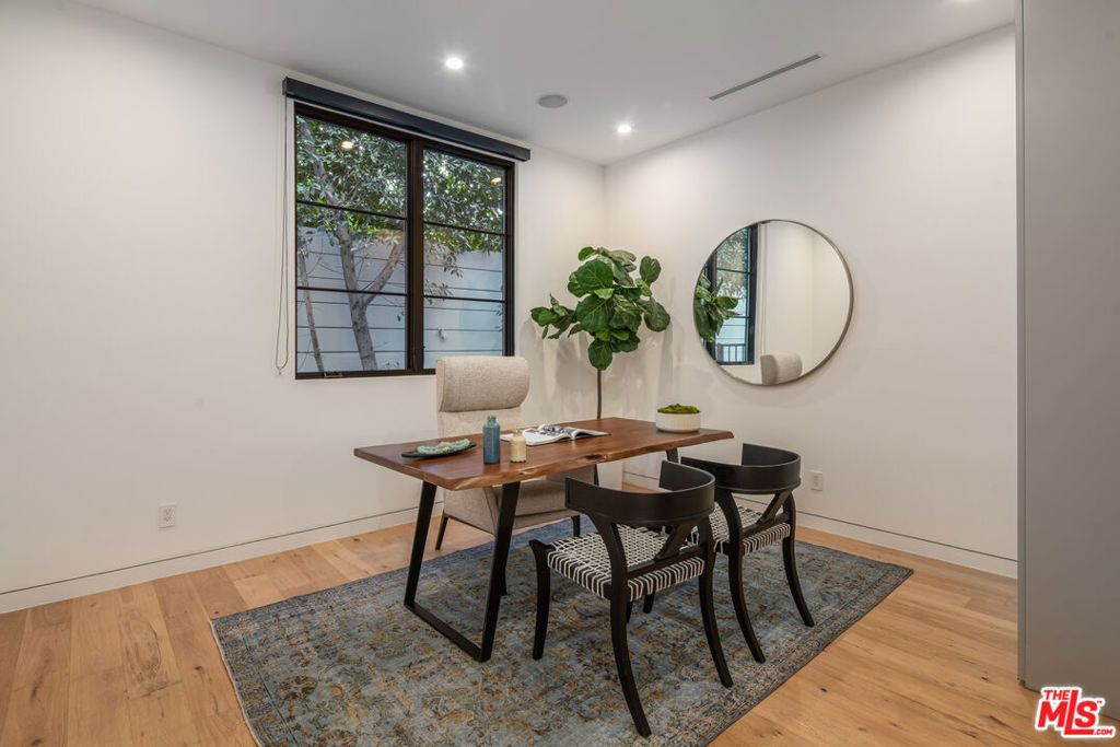 listing image 130727537370432104525