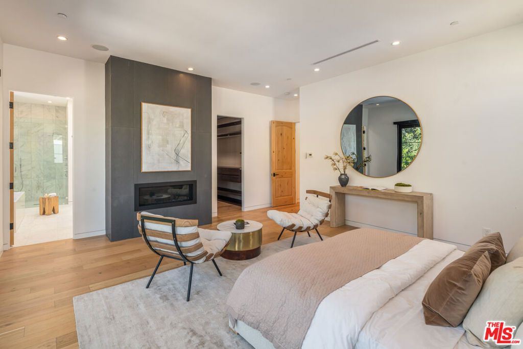 listing image 130724908854848879248