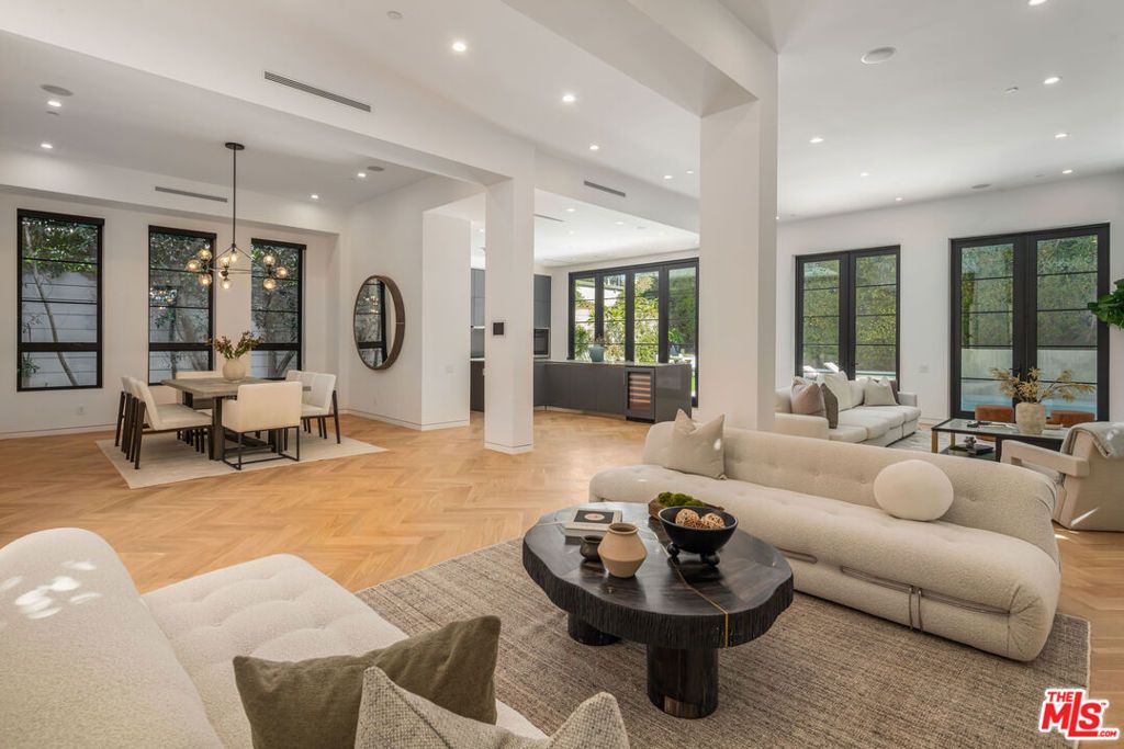 listing image 130721525580859479937
