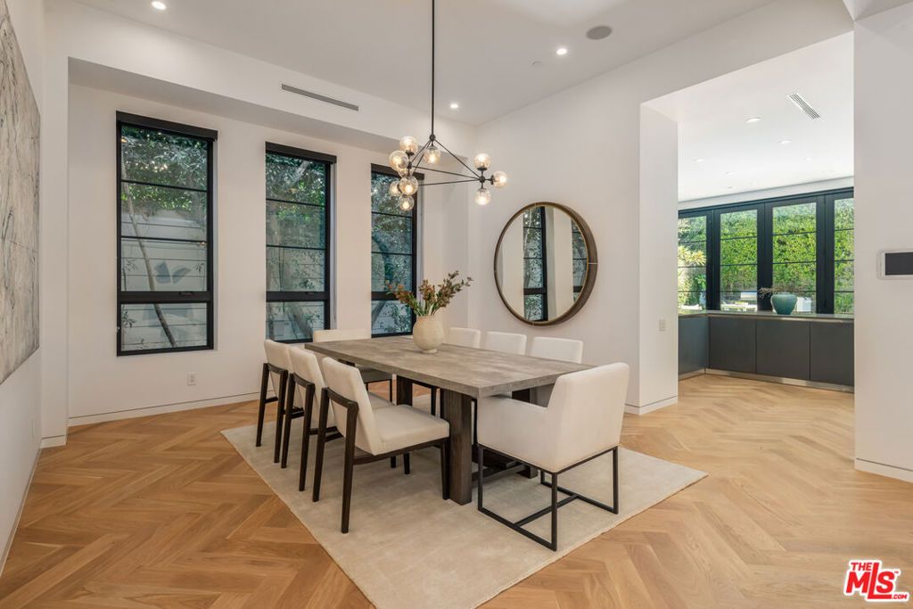 listing image 130725211677993096187