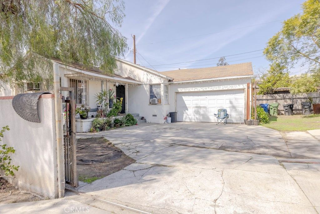 Photo of 11779 Dronfield Avenue, Pacoima, CA 91331 (MLS # SR25153474)