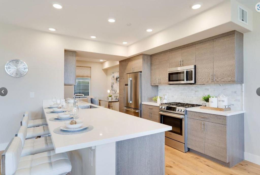 400 Mariners Island Boulevard 215