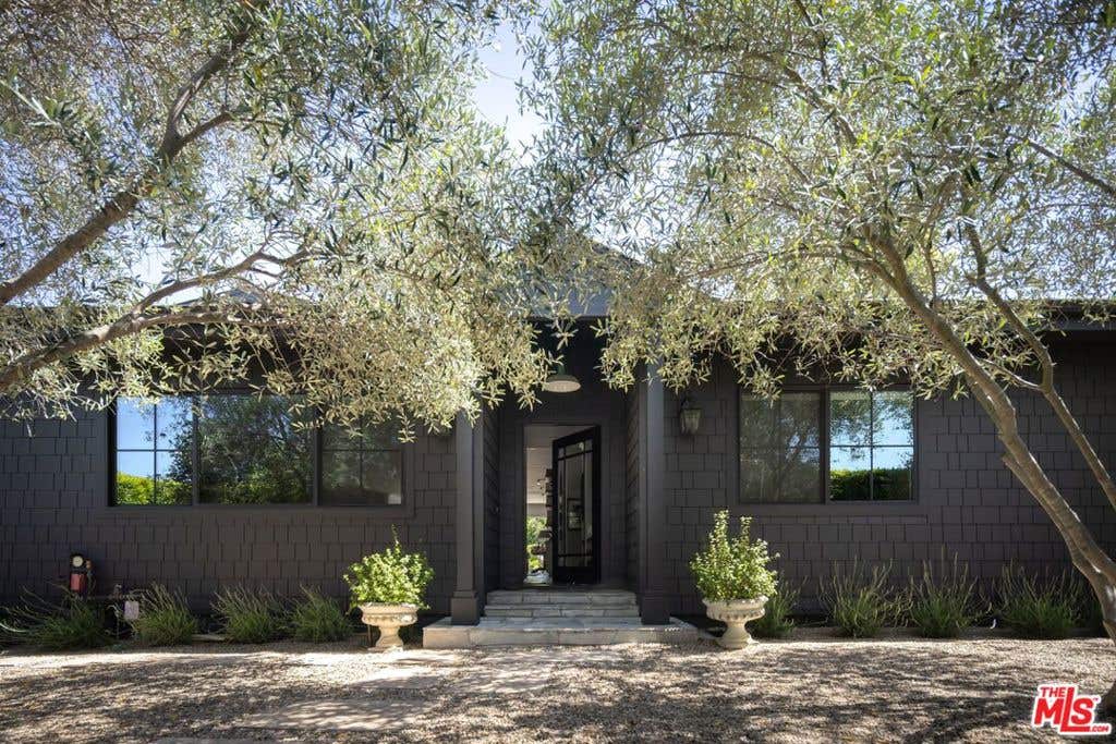 Photo of 2724 Carmar Drive, Los Angeles, CA 90046 (MLS # 26851601)