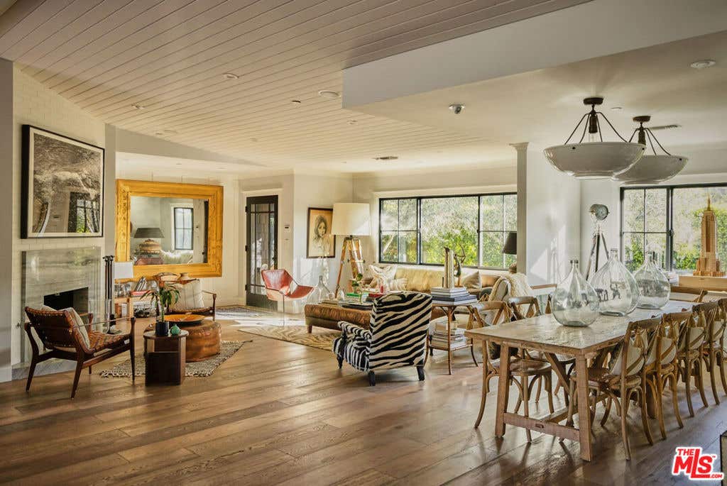 Photo of 2724 Carmar Drive, Los Angeles, CA 90046 (MLS # 26851601)
